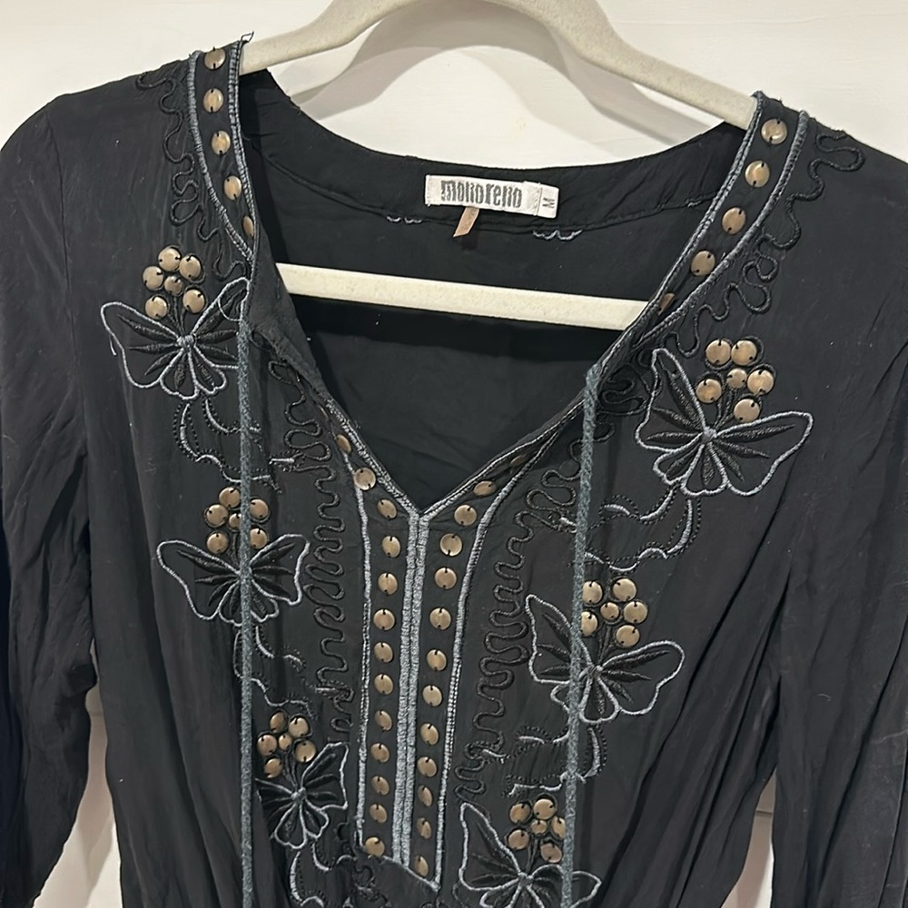Monereno  black cover up with flowers a gold brads